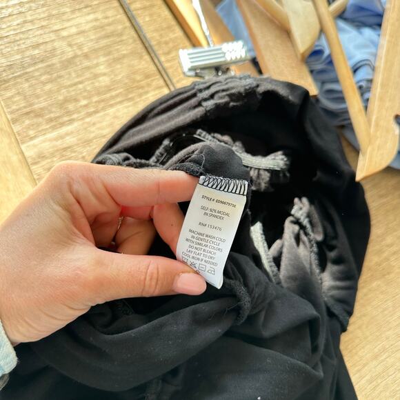 Evereve Cinch Front V-Neck Full Length Sleeveless Jumpsuit Black L - Picture 9 of 12